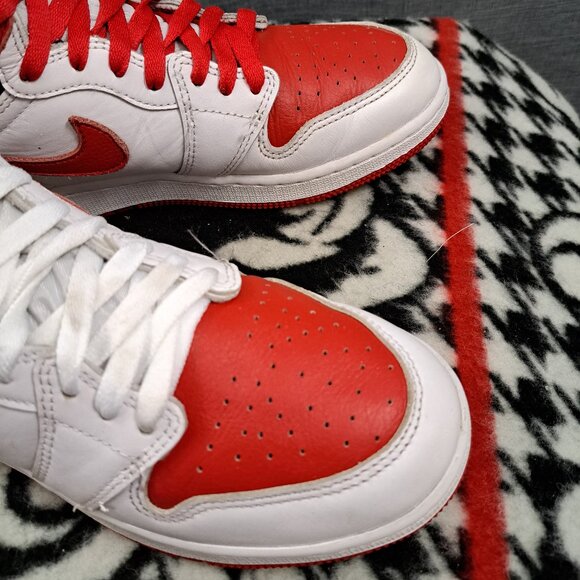 %Size 6.5Y Nike Boys Air Jordan 1 High OG Red White AJ27